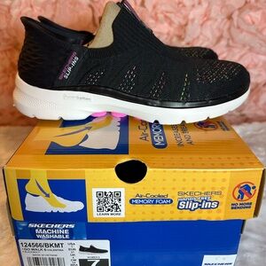 NIB Skechers Go Walk 6 Valentina Hands Free Slip-Ins Sneakers - Size 7